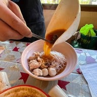 ก๋วยเตี๋ยวน้องบาวบ่อเกลือ