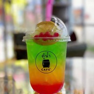 ร้านตู้น้ำ คาเฟ่ หน้าโรงเรียนนารี
