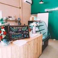 หน้าร้าน Snacking Shop สามพร้าว