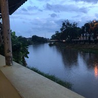 ครูหมู(ร้านต้นตระกูลยมจินดา)