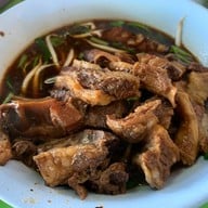 ก๋วยเตี๋ยวห้วยพลูรสเด็ด