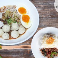 ครัวเส้นแกงร้อน ก๋วยเตี๋ยวต้มยำ&อาหารตามสั่ง  อ่อนนุช 34