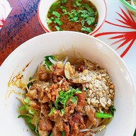 ทรงภพเตี๋ยวและข้าวซอย บ้านสวน