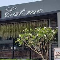 Eat Me Bakery โฮมการ์เด้นวิลล์