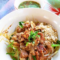 ทรงภพเตี๋ยวและข้าวซอย บ้านสวน