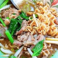 ทรงภพเตี๋ยวและข้าวซอย บ้านสวน