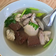 เมนูของร้าน ต้มเลือดหมูวัดวงษ์ฆ้อง