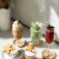 เมนู Petits Fours Cafe &  Studio เปอติฟูร์ คาเฟ่ แอนด์ สตูดิโอ เชียงใหม่