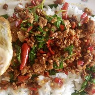 กระเพราวัดใจ Byครัวสโรชา