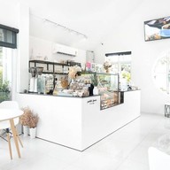 บรรยากาศ Petits Fours Cafe &  Studio เปอติฟูร์ คาเฟ่ แอนด์ สตูดิโอ เชียงใหม่
