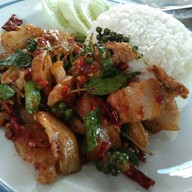 ร้านป้าอ้อมจานยักษ์(หน้าวัดสนามบิน)