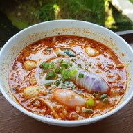 เมนูของร้าน ก๋วยเตี๋ยวปากหม้อน่าล่อในสวน