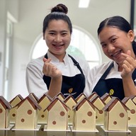 Petits Fours Cafe &  Studio เปอติฟูร์ คาเฟ่ แอนด์ สตูดิโอ เชียงใหม่