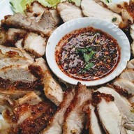 ตำนัว แซ่บอีสาน ฝ.6 / อาหารอีสาน+อาหารตามสั่ง