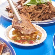 เมนูของร้าน เป็ดพะโล้ ข้างโรงรับจำนำนนทบุรี (เจ้าเก่า) ไม่มีสาขาอื่น