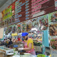 หน้าร้าน เสี่ยอชิส้มตำนัว ตลาดนัดทุ่งปอ