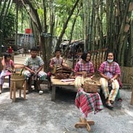 ตลาดป่าไผ่สร้างสุข (สวนไผ่ขวัญใจ)