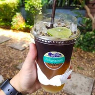 ที่นี่...นครแพร่ คอฟฟี่  (เปลี่ยนเป็น ปั๋นปอนด์) จะเปลี่ยนชื่อเป็นร้าน. ปั๋นปอนด์