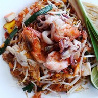 ร้านผัดไทย&หอยทอด(ปากน้ำโพ)ตรงข้ามเดอะมอลล์บางกะปิ