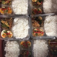 พานทอง ข้าวราดแกง