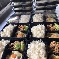 พานทอง ข้าวราดแกง