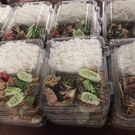 พานทอง ข้าวราดแกง