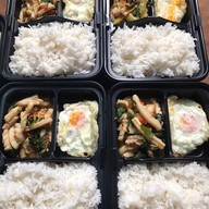 พานทอง ข้าวราดแกง