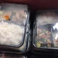 พานทอง ข้าวราดแกง