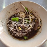 เมนูของร้าน ก๋วยเตี๋ยวเรือนายอ๊อฟ