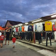 ร้านหม่าล่าพ่นไฟ สถานีรถไฟตรัง