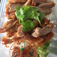 ข้าวหมูแดงหมูกรอบ