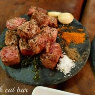 Black Cat Bar วัฒนานคร