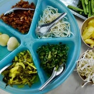 ขนมจีนพี่ป้อม ถนนวิชิตสงคราม