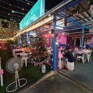 บรรยากาศ บ้านสเต็ก ถนนพระเทพ