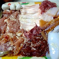 เจ๊บูณสุกี้หมูกระทะ & ข้าวหมูแดง หมูกรอบ