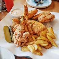 เมนูของร้าน Henryfry Fried Chicken ไก่ทอด เจริญกรุง
