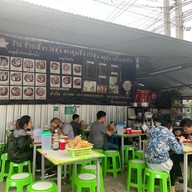 ก๋วยเตี๋ยวไก่ตุ๋น(เครื่องยาจีน) ตระกูลเจี่ย