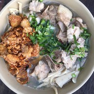 ก๋วยจั๊บญวน ยายปราณี ตอนเย็น ข้าง7-11