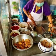 วโรชา (เต็ง) ก๋วยเตี๋ยวลูกชิ้นปลา