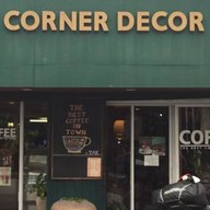 THE CORNER DECOR