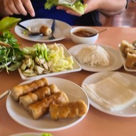 เมนูของร้าน แดงแหนมเนือง ในเมือง