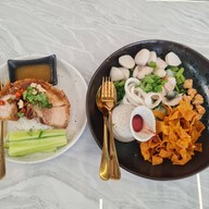 Tata Cafe’&Bistro