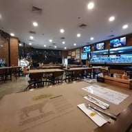บรรยากาศ Arno's สุขุมวิท 13