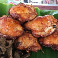 ข้าวเหนียวหมูห่อใบตองตลาดศรีเมือง