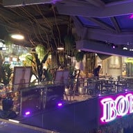 หน้าร้าน Arno's สุขุมวิท 13