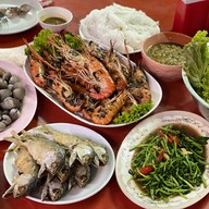 เมนูของร้าน Black & White Seafood