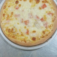 พิซซ่าแป้งสด โลตัสเอ็กซ์เพ็รสศาลากลางหน้าหมู่บ้านคณาสิริ