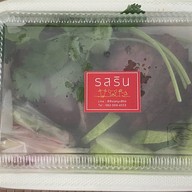 เมนูของร้าน รสริน ข้าวหมูแดงหมูกรอบ ซูวี