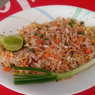 ร้านลุงดำข้าวผัดปู เมืองทอง