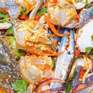 อาหารตามสั่ง ปิ่น&เพชร  🔥 ร้าน ตั้งอยู่ข้างร้านศรีอ่างแก้ว